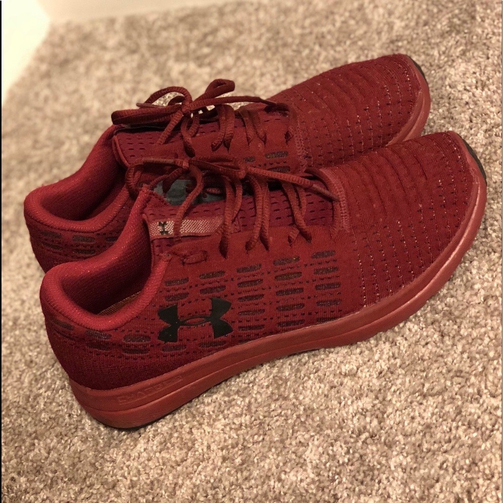 Under armour charged tennis shoes size 10.5